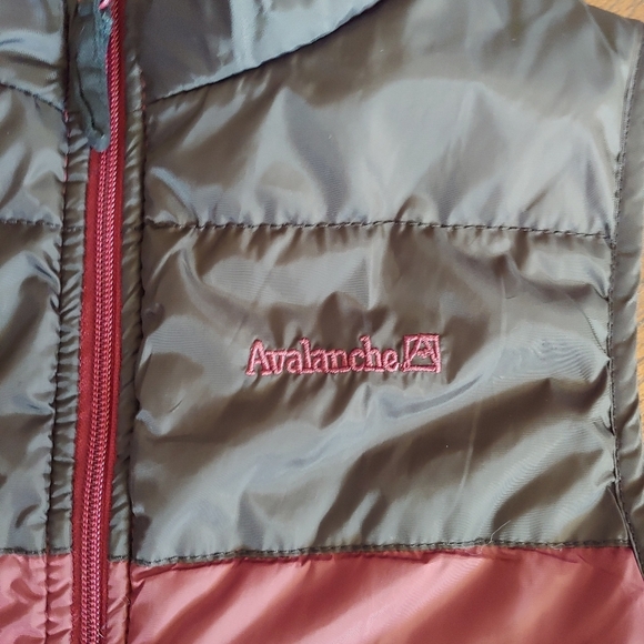 Avalanche Burgundy and Black Puffer Zip-Up Winter Vest Size Kids 7 - Picture 3 of 5